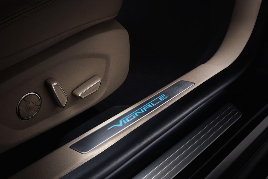 Детали интерьера Ford Taurus Vignale 2019 года  (CN) (фото 8 из 14)
